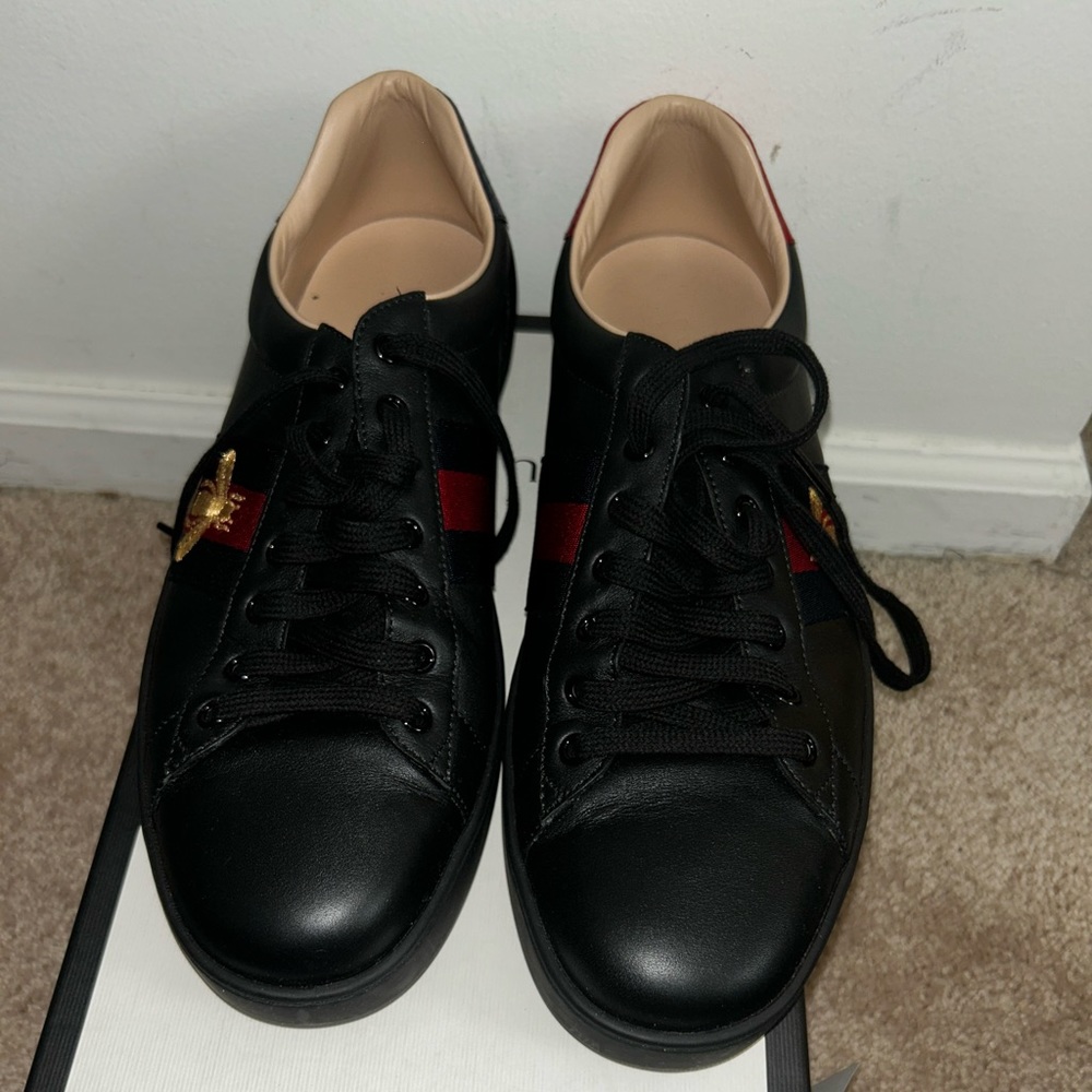 Men Gucci sneakers size 12 barely worn still in good condition